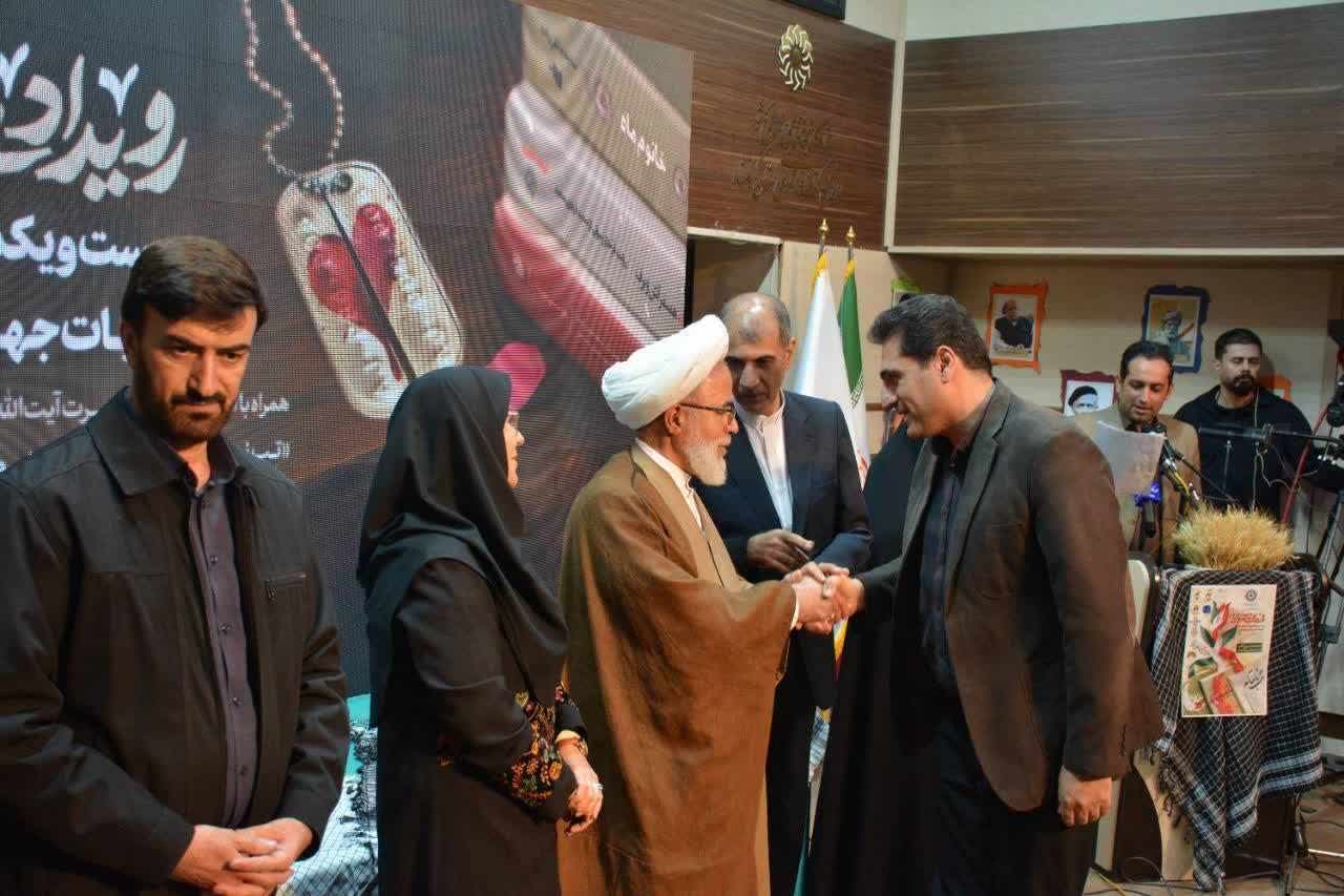 شهردار قصرشیرین شهردار برتر استان شد . 